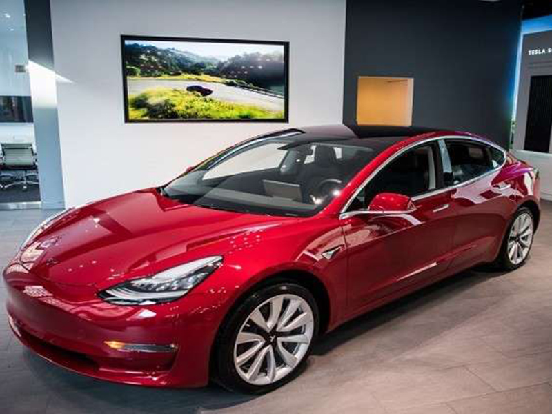 "تسلا" تقدم سيارة "موديل 3" مجانًا لمن يخترقها!